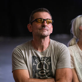 Ondřej Vetchý nás na tiskové konferenci zaujal velkými svaly, na kterých podle všeho pravidelně pracuje.