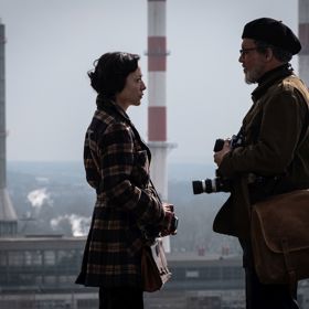 Snímek měl být uveden už v roce 2020, ale kvůli Deppovým osobním problémům byla jeho distribuce několikrát odložena. 