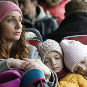 Komediální novinkou Novy je seriál O mě se neboj. Veronika Arichteva si v něm zahrála dvojnásobnou maminku Evu, která sice prochází rozvodem, ale s manželem pořád sdílí byt.