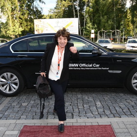 Zuzanu Mináčovou vídáme na karlovarském filmovém festivalu vždy v blízkosti červeného koberce.