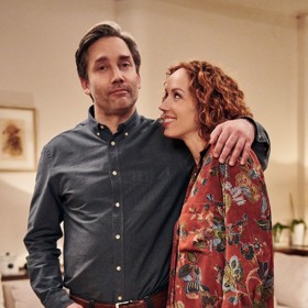 Jan Hřebejk natočil pro Českou televizi minisérii Pozadí událostí, což je vztahová komedie z univerzitního prostředí, kde se stane vražda. V hlavních rolích se objeví Jiří Havelka a Petra Hřebíčková.