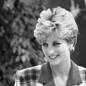 Princezna Diana: „Říká se, že je lepší být chudý a šťastný než bohatý a nešťastný. Ale co takhle kompromis - přiměřeně bohatý a prostě náladový?"