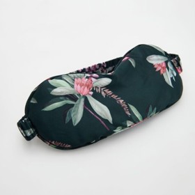 K navození erotického dusna v páru si můžete zakrýt oči. K tomu dobře poslouží i saténová maska. Reserved, 199 Kč