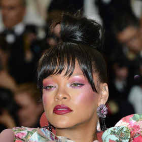 Barbadoská zpěvačka Rihanna se netají tím, že podstatná část jejího bohatství pochází z její dekorativní kosmetické značky Fenty Beauty. Na trh ji uvedla v roce 2017.