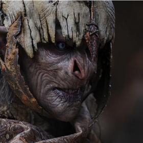 Podle webu LadBible si každý herec na pozici skřeta vydělal denně v přepočtu 4 500 korun.