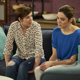 Jakub je do Karly zamilován až chorobně. A tak se pokusí o sebevraždu...