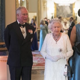 Státní smutek bude po pohřbu trvat ještě dalších 7 dní.