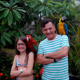 Tatínek Dominique trpěl rakovinou, ze které se úspěšně vyléčil. Přesto mladá žena tvrdí, že to bylo velmi náročné období a psychicky se s tím těžko srovnávala.