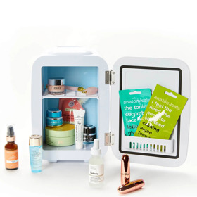 Chladnička na kosmetiku StylPro. Lookfantastic, 1820 Kč