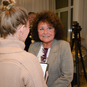 Zpěvačka Jitka Zelenková promluvila v rozhovoru pro Lifee.cz nejen o péči, kterou věnuje svým kudrnatým vlasům.