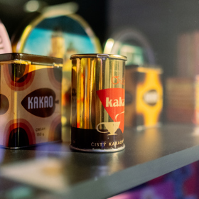 Návštěvníci Retro muzea Praha neuvidí jen obaly od čokolád, ale také plechovky od kakaa a dalších sladkostí či papírové a dřevěné kazety. 