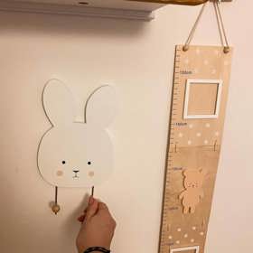 Králičí detaily nechybějí ani na zdi.