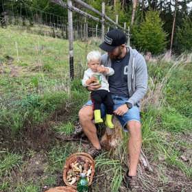 Vendula Pizingerová se pochlubila úlovky, které v lese nasbírala spolu se svými kluky, synem Pepíčkem a manželem Josefem.