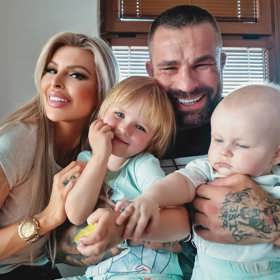 Modelka Lela má se zápasníkem Karlosem Vémolou dvě děti, dvouletou dcerku Lili a syna Rockyho, kterého porodila v prosinci minulého roku.