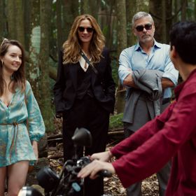 Nejedou tam ovšem s gratulací, ale právě naopak. Pokusí se dceři sňatek rozmluvit.