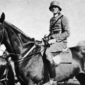 Mezi hlavní strůjce atentátu na Adolfa Hitlera patřil Claus von Stauffenberg.