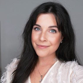 S tímhle denním líčením rozhodně zazáříte a zvládnete ho pomocí 3 nebo maximálně 4 stínů.