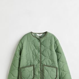 Zelená prošívaná bunda. H&M, 849 Kč