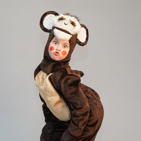 Adélka je v muzikálu Ostrov pokladů coby opička skutečně roztomilá. Možná proto dostává po skončení představení nejvíce květin a dárků.