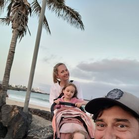 Lída Rašilovová má s hercem Sašou Rašilovem dvě dcery, starší Marušku a mladší Emilku.