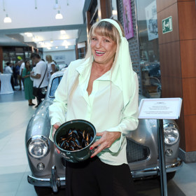 Herečka Chantal Poullain se podělila o svůj recept na vynikající mušle na víně - stačí vám k němu jen kvalitní mušle, které povaříte se smetanou a sýrem.