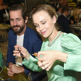 Herečka Vlastina Svátková si nenechala ujít každoroční akci Prague Mussel Week, na které se servírují čerstvé mušle a ústřice.