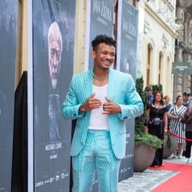 Zpěvák Ben Cristovao měl nepříjemnou nehodu na motorce.