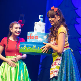 Show Karol a Kvído oslavila páté narozeniny premiérou v Divadle Lucie Bílé.