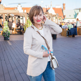 Ráda navštěvuje společenské akce a vždy hýří dobrou náladou.