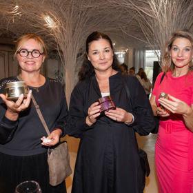 Martina Preissová se na společenské události příjemně bavila po boku hereček Jitky Sedláčkové a Sabiny Laurinové.