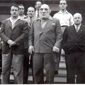 Kvůli svému zdravotnímu stavu se Maurice Tillet vzdal snu o kariéře právníka a prosadil se ve wrestlingu.