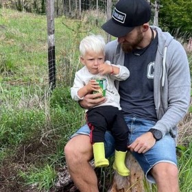 Malý Pepíček zažívá s tátou velká dobrodružství.