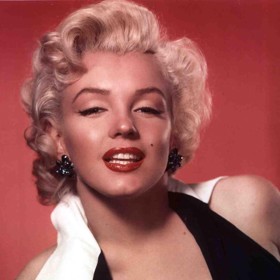 Marilyn Monroe a její ikonický účes napodobují ženy dodnes. 