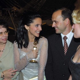 Maminka Hana Zaňáková doprovázela Lucii s bratrem Karlem často do společnosti. Zemřela začátkem roku 2016.