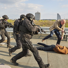 Naštěstí se policii podaří překazit jeho plány.
