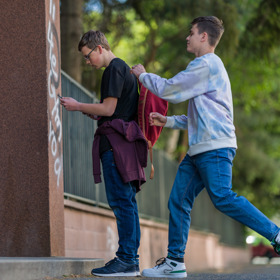 Myslel, že to zvládne sám, ale moc se mu to nedaří.