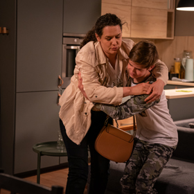 A párty u Klímových se jim trochu vymkne zpod kontroly. 