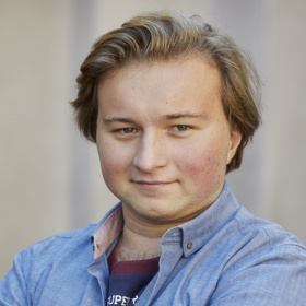 Adam (Vojtěch Machuta) má za sebou složité období, kvůli škole neměl čas žít.