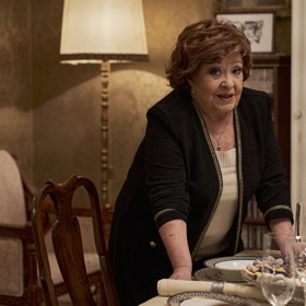 Na herečku Skálovou (Jiřina Bohdalová) čeká i setkání s přítelem v podání Pierra Richarda.