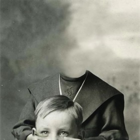 Bezhlavý portrét chlapce - Neznámý autor v letech 1890–1900.