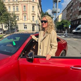 Vendula Pizingerová si zamilovala jízdu autem, přináší jí uvolnění. Potrpí si na sportovnější modely.