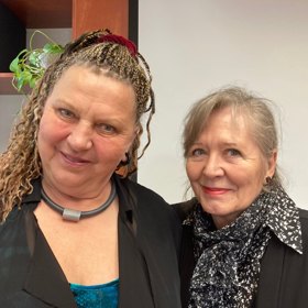 Hana Malinová s dokumentaristkou Helenou Třeštíkovou, která v příbězích sexuálních pracovnic nachází témata pro své dokumenty. Například pro ten, který nazvala Anny.