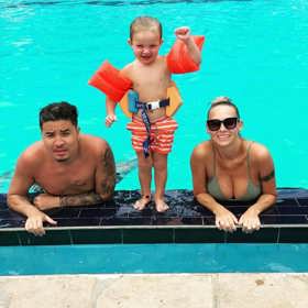 Otcem čtyřletého Leeho je Martinin partner, muzikant Marcus Tran.