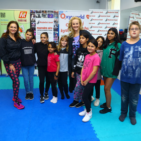 Linda Finková se dětmi obklopuje neustále. Podporuje například dětské domovy prostřednictvím každoroční akce Hejbejte se a zpívejte s Hankou Kynychovou.