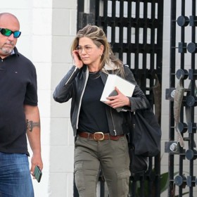 Jen a její oblíbené cargo kalhoty, které jsou aktuálně žhavým trendem podzimu.