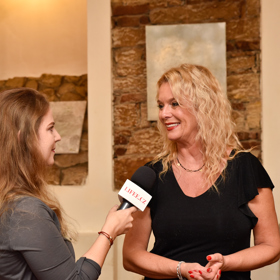 Herečka Lucie Benešová v rozhovoru pro Lifee.cz vypráví, jak si ona i její manžel Tomáš Matonoha zvykají na novou roli prarodičů.