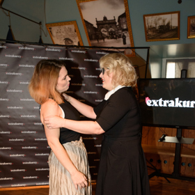 Na tiskové konferenci ExtraKurzů se Michaela pozdravila také s kamarádkou Miluškou Bittnerovou.