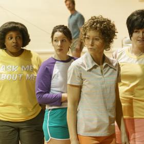 Jednoho dne se ale Candy zamiluje do manžela své nejlepší kamarádky Betty. 