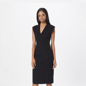 Malé černé šaty v maximálně klasickém a lichotivém střihu vám vydrží léta, dají se snadno kombinovat pro mnoho příležitostí. Hugo Boss, 3914 Kč