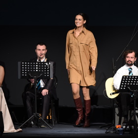 ...vedle moderátorky Daniely Písařovicové.